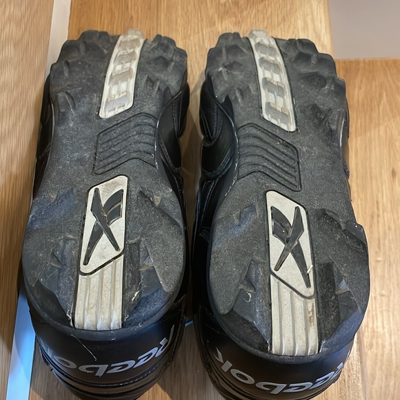 Reebok NFL Football Cleats - Picture 3 of 4